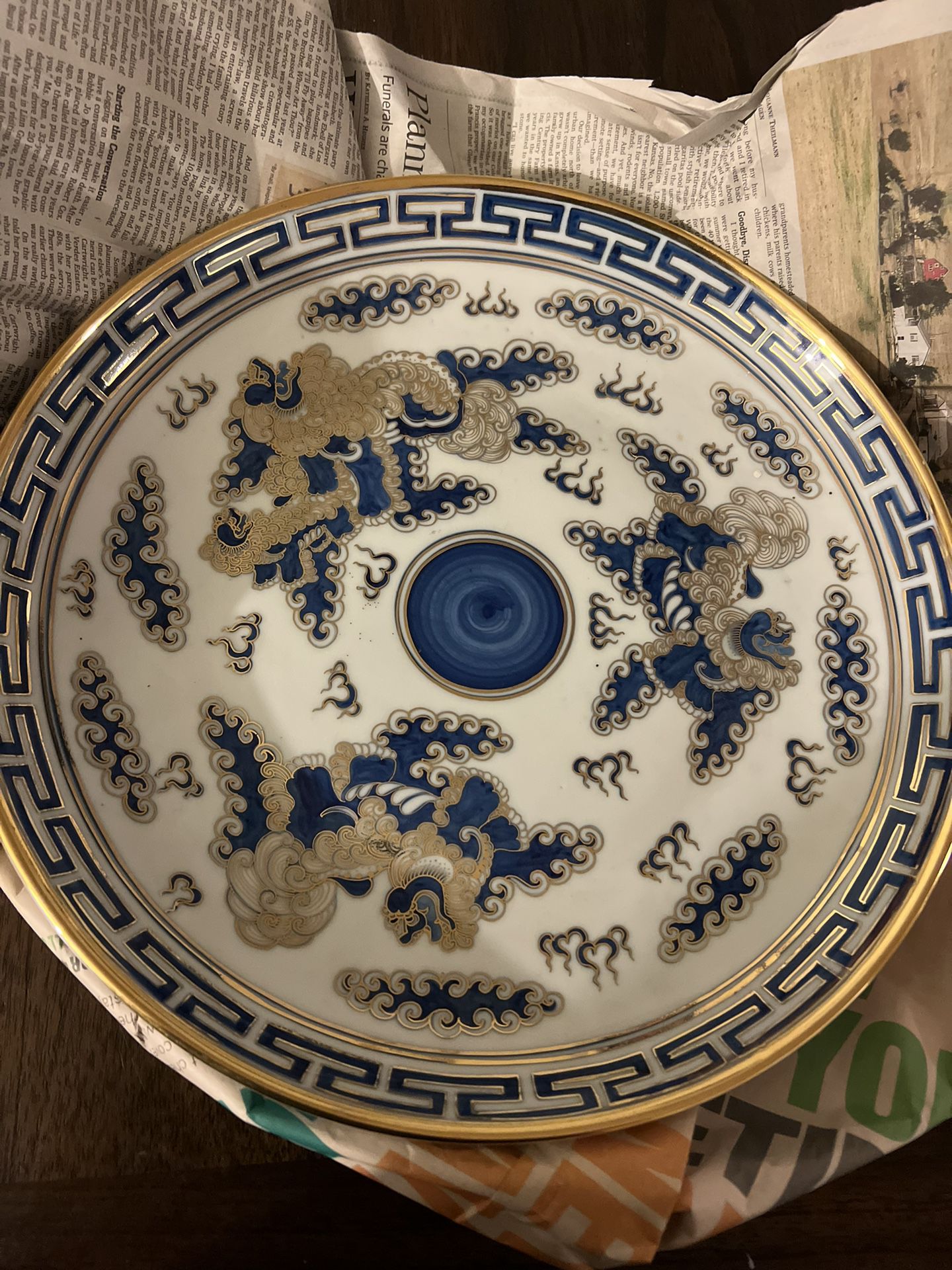 Chinese Guilt Decorated blue and White Porcelain plate