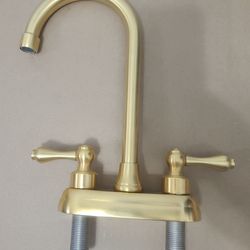 Brushed Gold Bathroom Faucet – 2 Handle Sink Faucet – Made in Italy