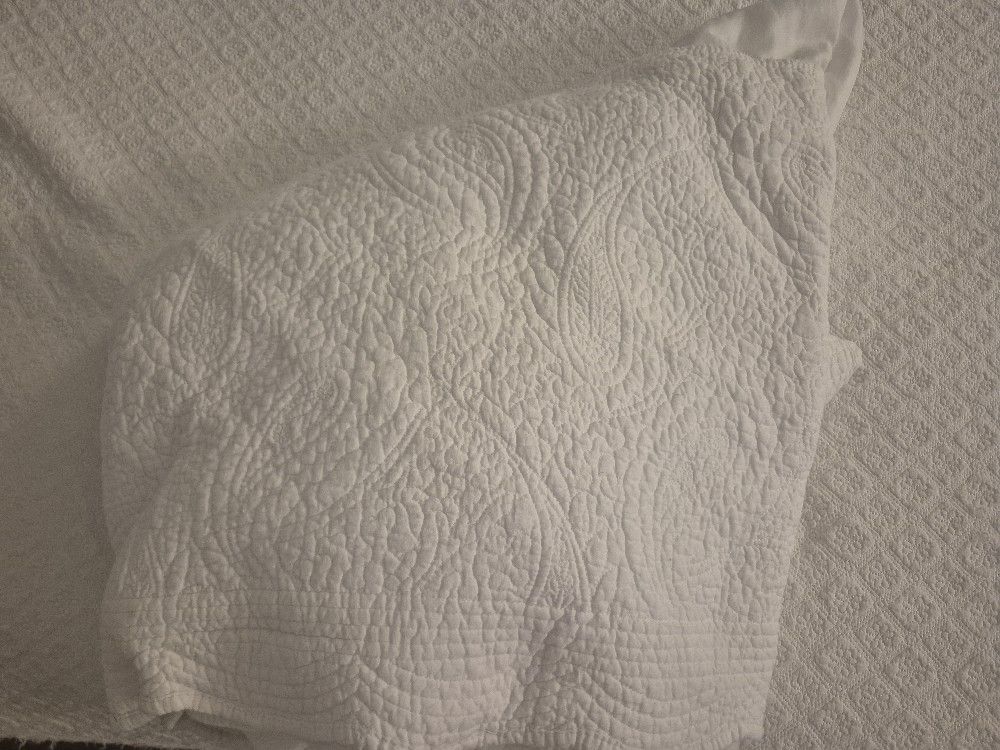 King Matalisse White Cotton Bedskirt Mint Condition