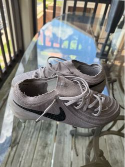 Nike soccer cleats 7.5  metal studs elites