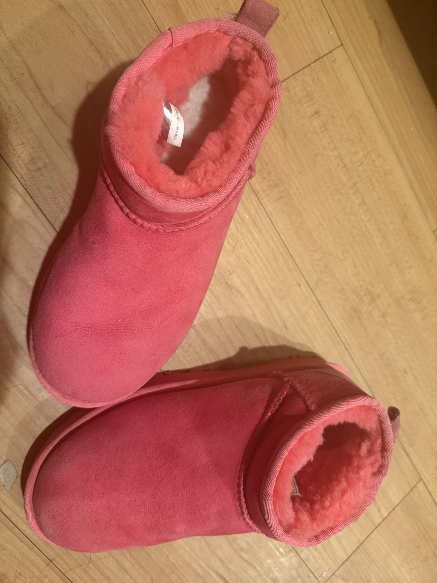 Pink Women’s Size 7 Ugg Boots Slippers