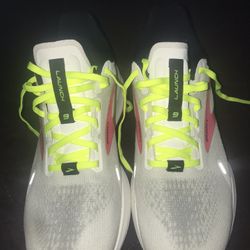 Tenis Brooks Size 9