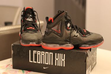 Nike LeBron XIX - Size 10