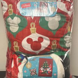 Jay Franco 2-Piece Disney Christmas Character Pillow and Oversized Throw