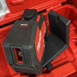 Milwaukee cross line laser