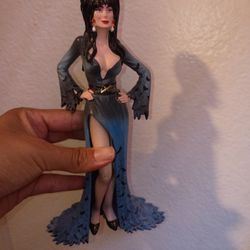 Elvira Mistress of the Dark Figurine