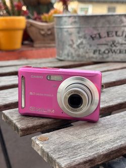 Vintage Casio exilim y2k digital camera - pink