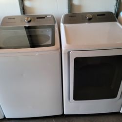 Like New 2020 Samsung Large Capacity 5.0cu Ft Top Load Washer With Stainless Steel Tub And Gas Dryer Set 