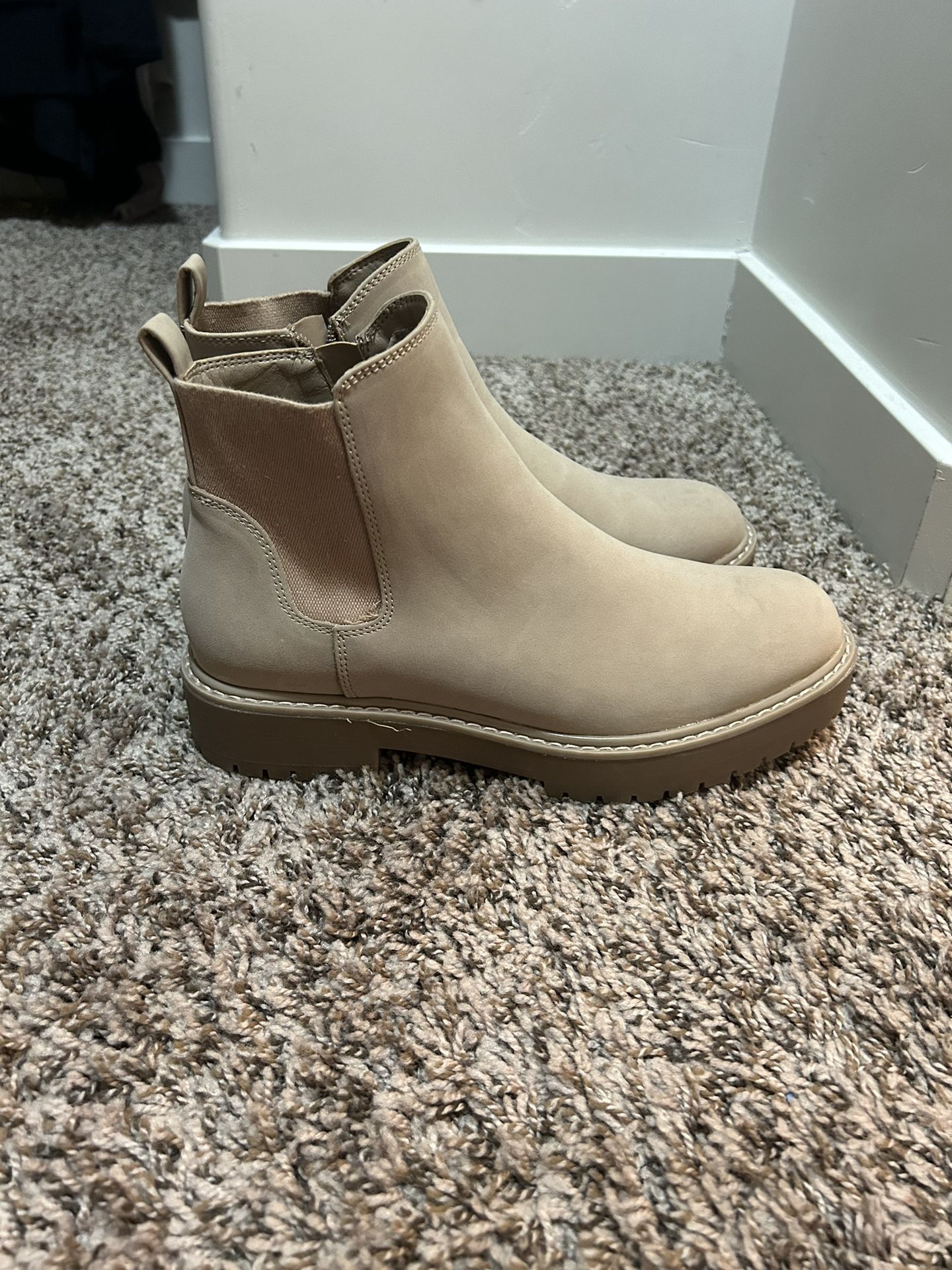 Boots size 10