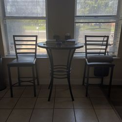 Breakfast Knook Table  w/ 2  chairs
