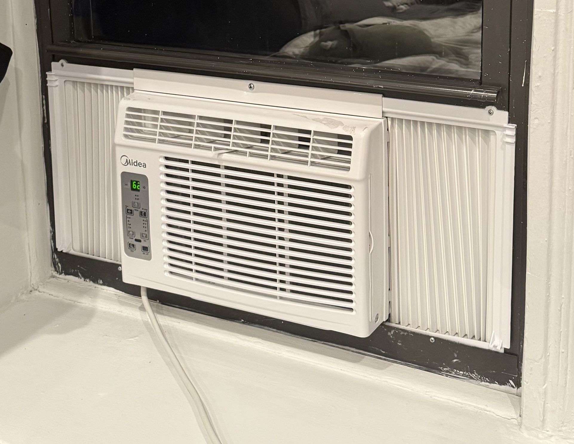 Midea 6000 BTU window AC unit