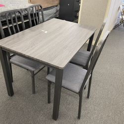 Cozy 5 Pc Dining Set, Gray $275🚨🔥🔥🚨