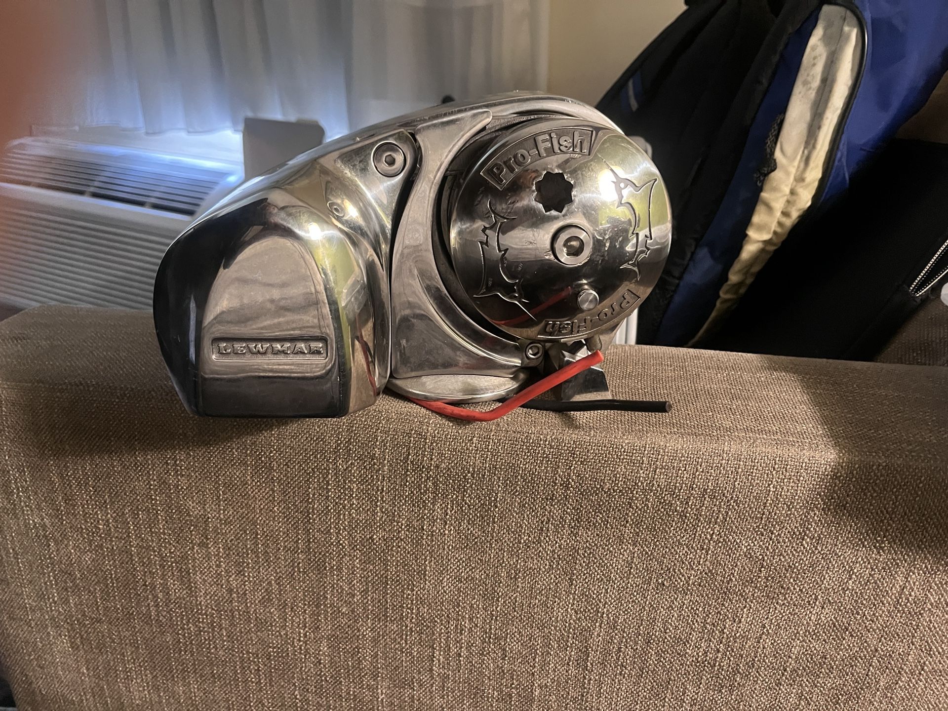 lewmar pro series 700 anchor windlass brand new