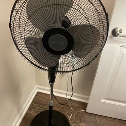 16 Inch Holmes oscillating fan Black