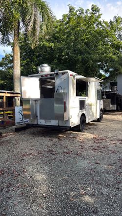 Food truck  se vende con espacio o sin  la renta 3000