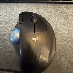 Logitech Ergo mouse M575S