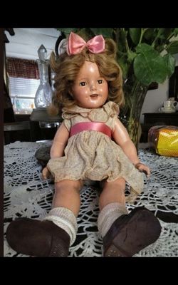 For sale is a beautiful vintage 1930s 18 inch Shirley Temple composition doll for the incredible price of just $75! Obo quick sell