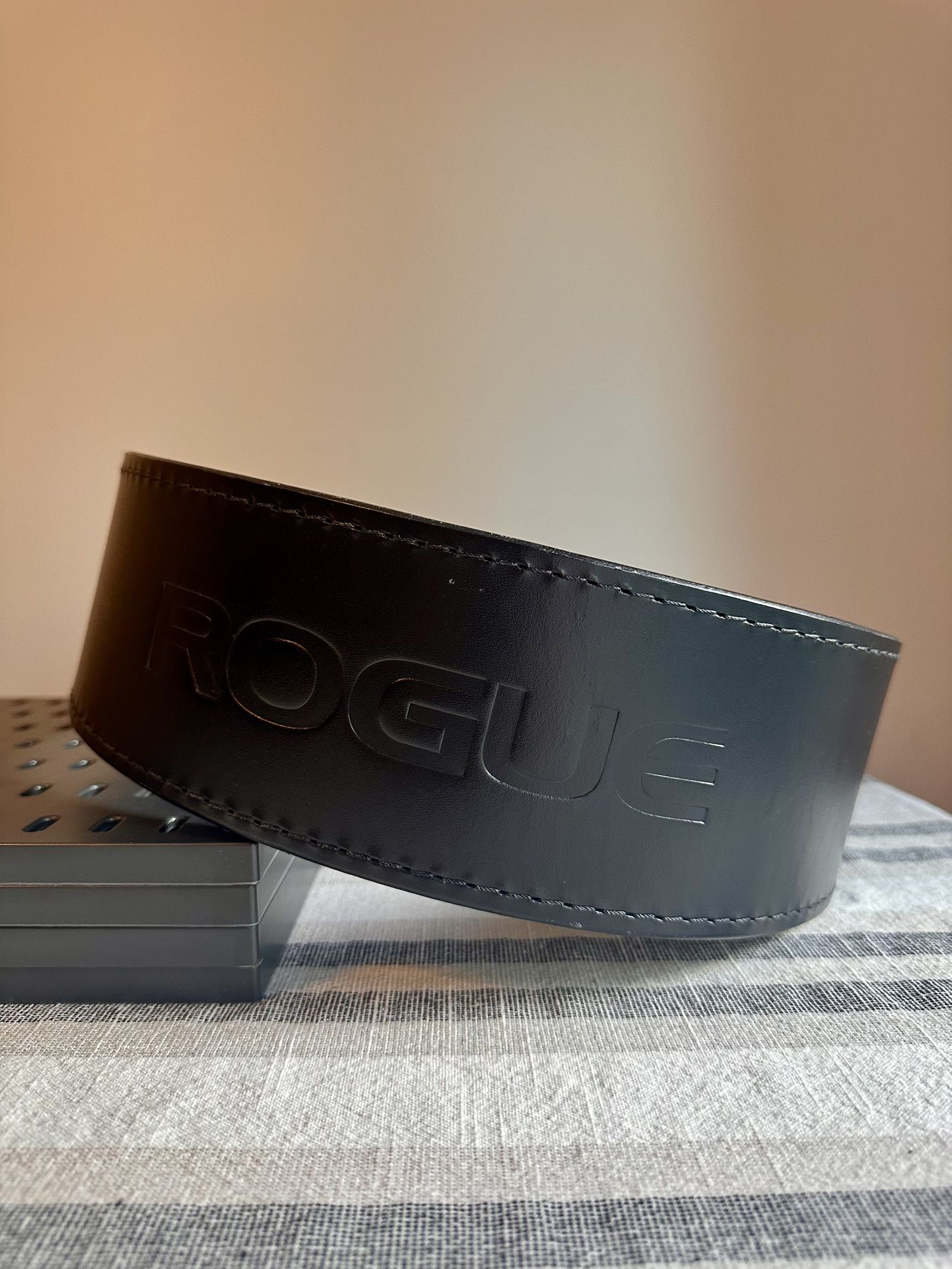 ROGUE BLACK LEATHER 13MM - 4" LEVER BELT