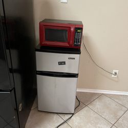 Mini Fridge With Freezer On Top