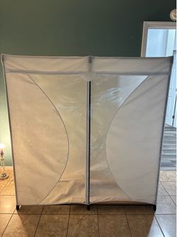 Closet System to Hang Clothes