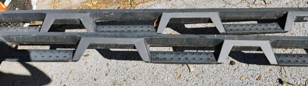 Nerf Bars ,Running Boards / Step Sides