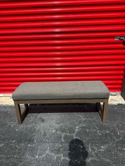 LARGE OTTOMAN BENCH/ IN GREAT CONDITION/ DELIVERY NEGOTIABLE