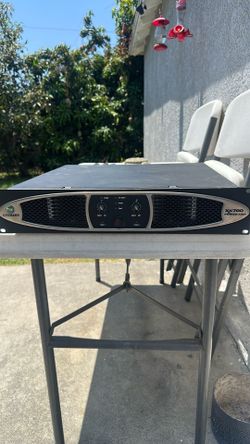 Crown Xs 700 power amp