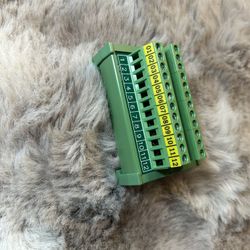 DIN Rail Mount 24A/400V 12 Position Screw