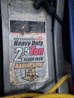 PITTSBURGH 2.5 Ton Low-Profile Aluminum Racing Floor Jack with RAPID PUMP