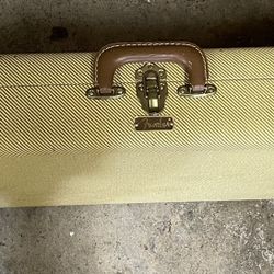 Fender 7 Guitar (Tweed) Suitcase Stand. 
