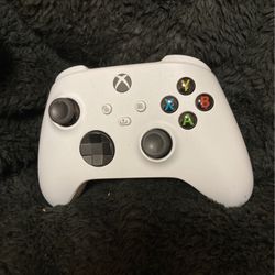 Microsoft XBOX ONE Controller w/ Recharge Battery Pack