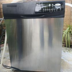 Dish washer. Lava vajilla