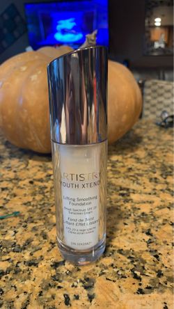 Does anyone know who sells this foundation