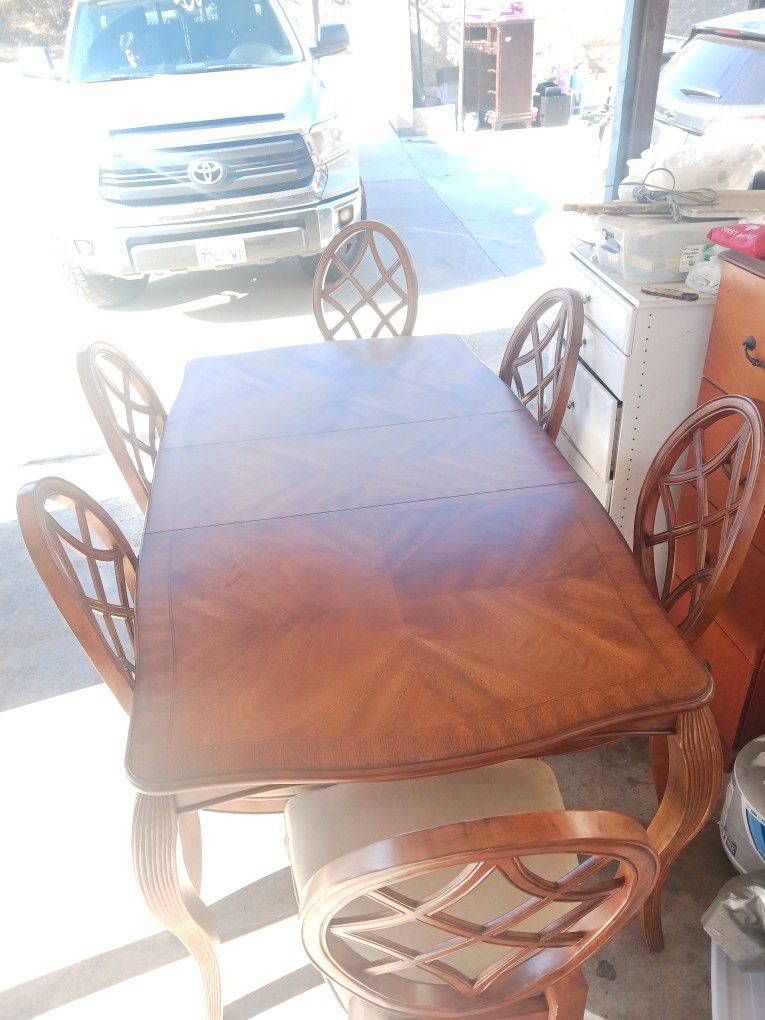 Dinning Room Table And Chairs