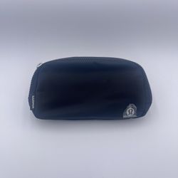 Lululemon Everywhere Belt Bag 1L black color