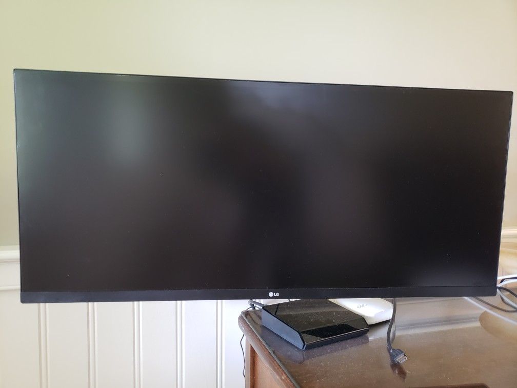 32" LG Monitor 