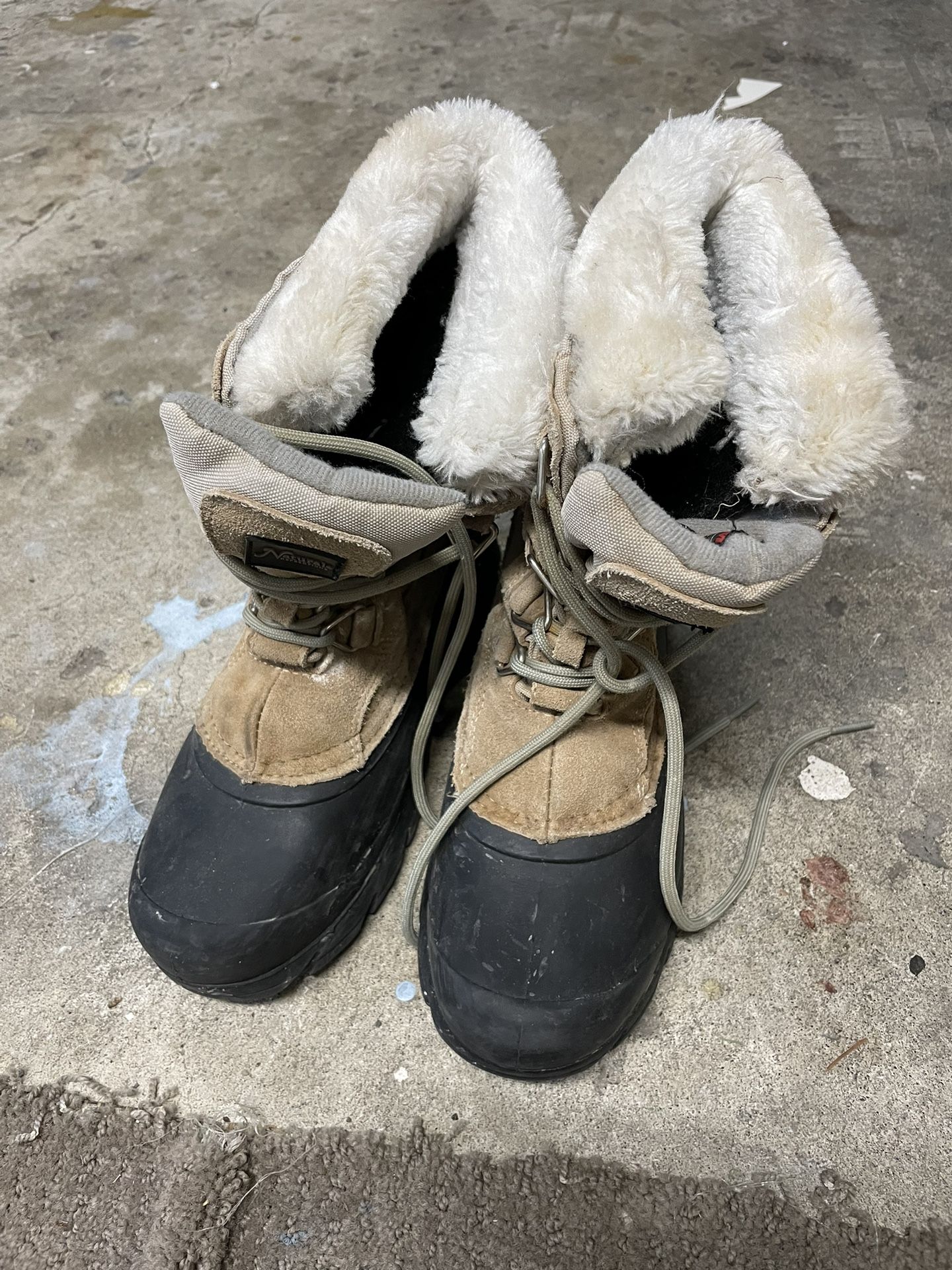 Women Snow Boots Size 7