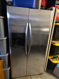 Frigidaire side-by-side refrigerator freezer