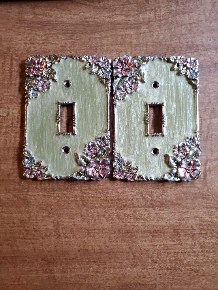 BEAUTIFUL outlet Cover,heavy ,Porcelain Is Green 