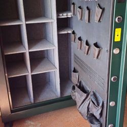 For Sale ~ Stack-On Elite 51-69 Gun Safe / Security Safe with Combination Lock