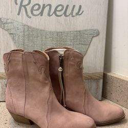 CCOCCI Ramsey Size 7 Blush Pink Block Heel Western Cowgirl Ankle Boots.  Featuring a western style and a heel, these are perfect to dress up all your 