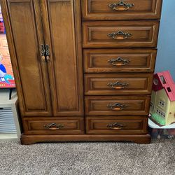 New Classic Home Furnishing Inc. Armoire