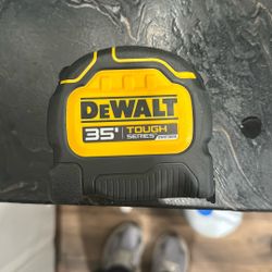 DeWalt 35’ Tape Measure 