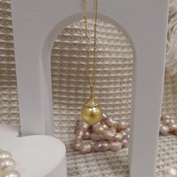 Natural Sea Pearl With Natural Diamond Inlay 