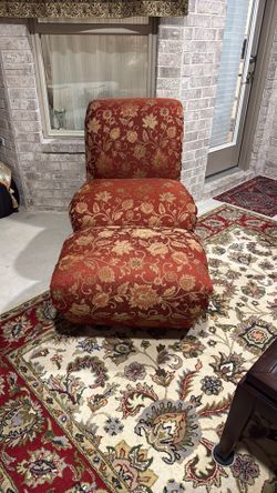 Chair With Ottoman
