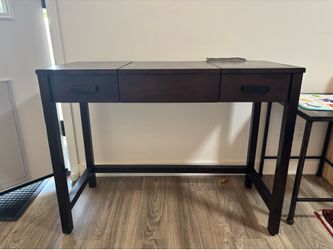 Free wood vanity table
