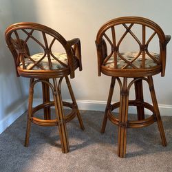 Table & Chairs - Matching Barstools 