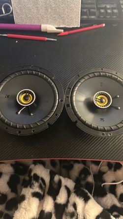 kicker 6 1/2 in sub with 1/2 inch tweeter