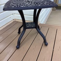 Cast Aluminum Outdoor Black Square Accent Table
