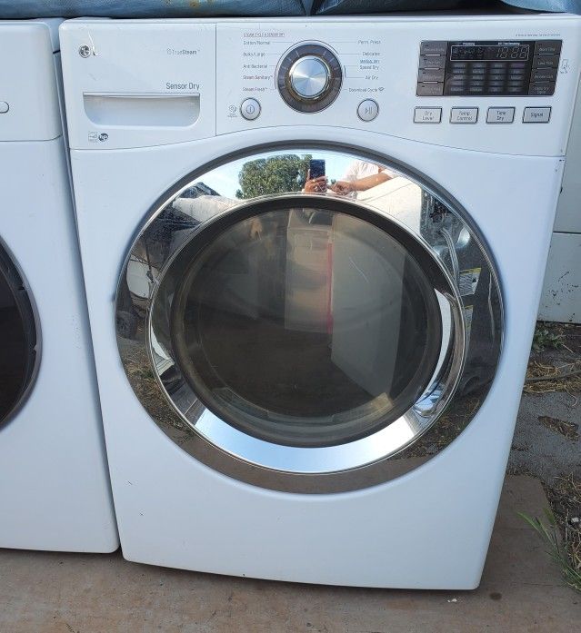 LG ELECTRIC DRYER WITH STEAM